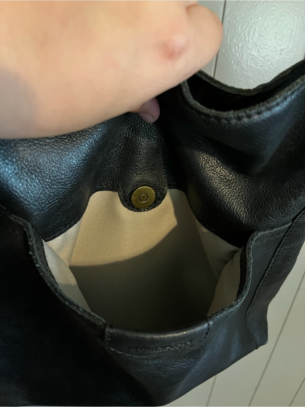 American Leather Co. Austin Triple Entry Bucket purse - Picture 3 of 9